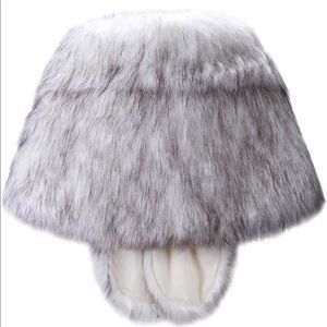 White faux fur shawl used for wedding